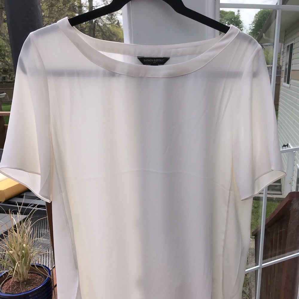 Sheer white Banana Republic Tee size M